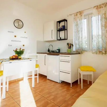 Apartment Kamenar 3 *