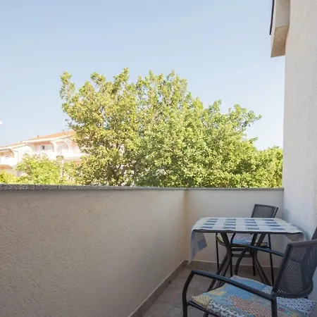 Apartment Kamenar 3 *